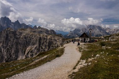 İtalya 'da Dolomitler' de Tre Cime di Lavaredo Dağı.