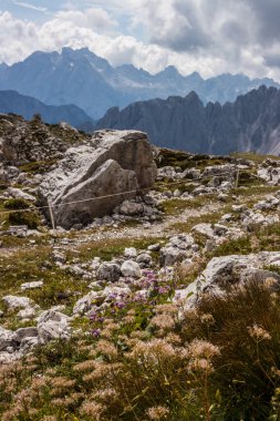 İtalya 'da Dolomitler' de Tre Cime di Lavaredo Dağı.