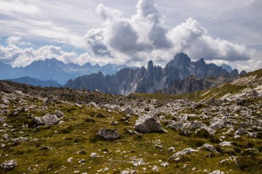 İtalya 'da Dolomitler' de Tre Cime di Lavaredo Dağı.