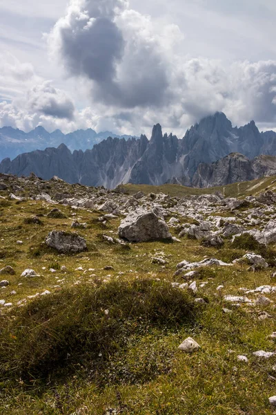 Ορειβατικό Μονοπάτι Tre Cime Lavaredo Στους Δολομίτες Της Ιταλίας — Φωτογραφία Αρχείου