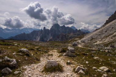 İtalya 'da Dolomitler' de Tre Cime di Lavaredo Dağı.