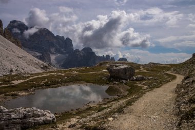 İtalya 'da Dolomitler' de Tre Cime di Lavaredo Dağı.