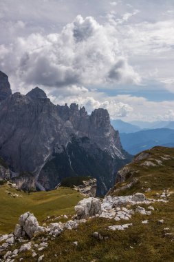İtalya 'da Dolomitler' de Tre Cime di Lavaredo Dağı.