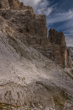 İtalya 'da Dolomitler' de Tre Cime di Lavaredo Dağı.