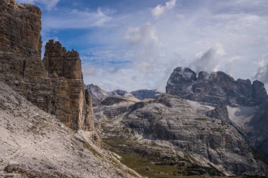 İtalya 'da Dolomitler' de Tre Cime di Lavaredo Dağı.