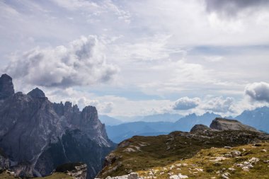 İtalya 'da Dolomitler' de Tre Cime di Lavaredo Dağı.