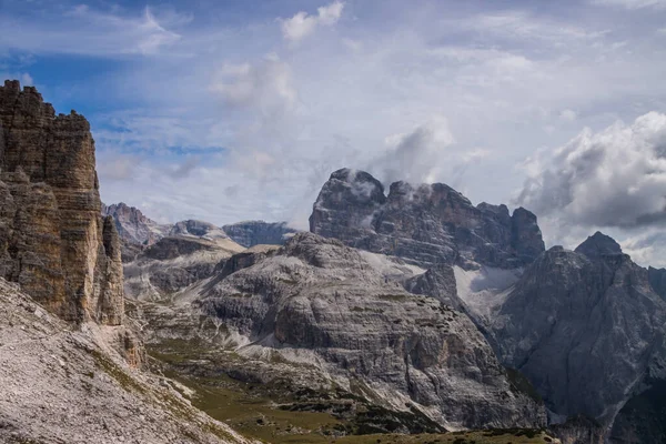 Ορειβατικό Μονοπάτι Tre Cime Lavaredo Στους Δολομίτες Της Ιταλίας — Φωτογραφία Αρχείου