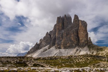 Dolomitlerdeki Dağ Yolu Tre Cime di Lavaredo