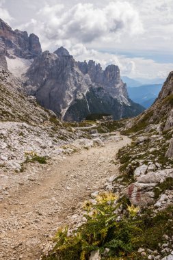 İtalya 'da Dolomitler' de Tre Cime di Lavaredo Dağı.
