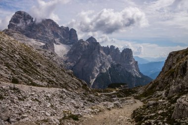 İtalya 'da Dolomitler' de Tre Cime di Lavaredo Dağı.