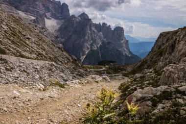 İtalya 'da Dolomitler' de Tre Cime di Lavaredo Dağı.