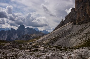 İtalya 'da Dolomitler' de Tre Cime di Lavaredo Dağı.
