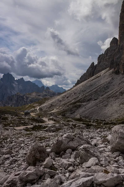 Ορειβατικό Μονοπάτι Tre Cime Lavaredo Στους Δολομίτες Της Ιταλίας — Φωτογραφία Αρχείου