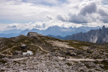 İtalya 'da Dolomitler' de Tre Cime di Lavaredo Dağı.