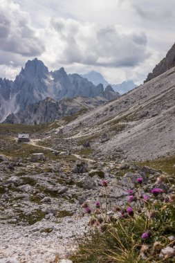 İtalya 'da Dolomitler' de Tre Cime di Lavaredo Dağı.