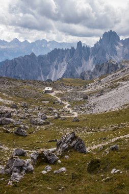 İtalya 'da Dolomitler' de Tre Cime di Lavaredo Dağı.