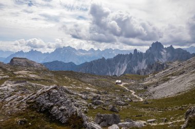 İtalya 'da Dolomitler' de Tre Cime di Lavaredo Dağı.