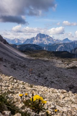 İtalya 'da Dolomitler' de Tre Cime di Lavaredo Dağı.