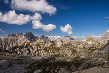 İtalya 'da Dolomitler' de Tre Cime di Lavaredo Dağı.