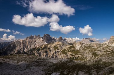 İtalya 'da Dolomitler' de Tre Cime di Lavaredo Dağı.