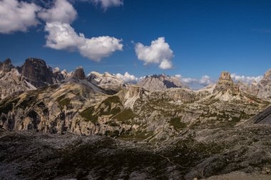 İtalya 'da Dolomitler' de Tre Cime di Lavaredo Dağı.