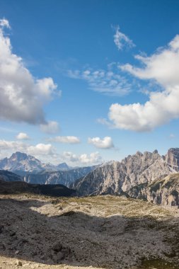 İtalya 'da Dolomitler' de Tre Cime di Lavaredo Dağı.
