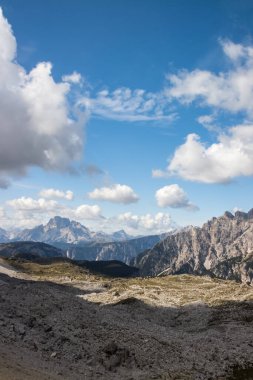 Dolomitlerdeki Dağ Yolu Tre Cime di Lavaredo