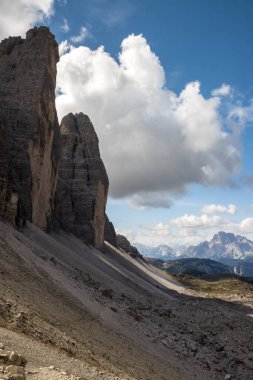 Dolomitlerdeki Dağ Yolu Tre Cime di Lavaredo