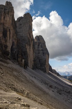 Dolomitlerdeki Dağ Yolu Tre Cime di Lavaredo