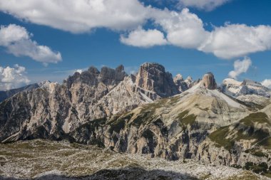 İtalya 'da Dolomitler' de Tre Cime di Lavaredo Dağı.