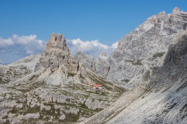 İtalya 'da Dolomitler' de Tre Cime di Lavaredo Dağı.