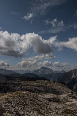 İtalya 'da Dolomitler' de Tre Cime di Lavaredo Dağı.