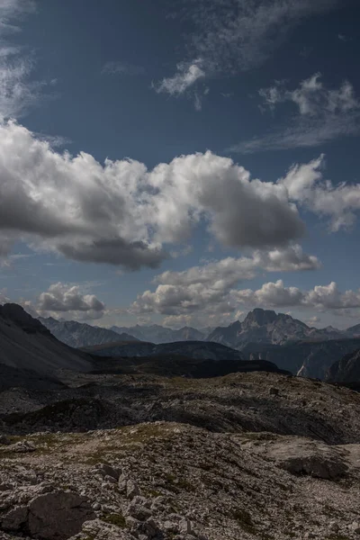 İtalya 'da Dolomitler' de Tre Cime di Lavaredo Dağı.