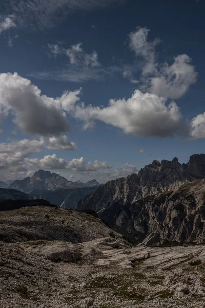 İtalya 'da Dolomitler' de Tre Cime di Lavaredo Dağı.