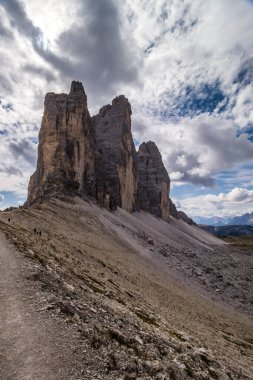 Dolomitlerdeki Dağ Yolu Tre Cime di Lavaredo