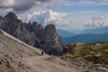 Dolomitlerdeki Dağ Yolu Tre Cime di Lavaredo