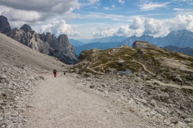 Dolomitlerdeki Dağ Yolu Tre Cime di Lavaredo
