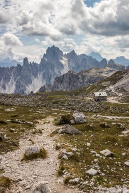 İtalya 'da Dolomitler' de Tre Cime di Lavaredo Dağı.