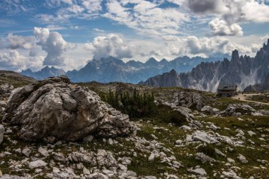 İtalya 'da Dolomitler' de Tre Cime di Lavaredo Dağı.