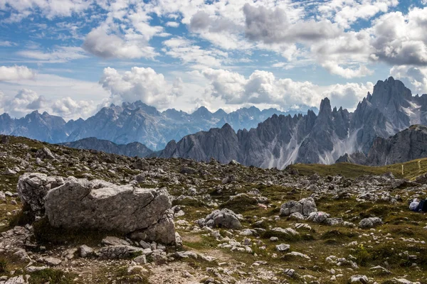 İtalya 'da Dolomitler' de Tre Cime di Lavaredo Dağı.