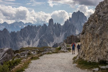 Dolomitlerdeki Dağ Yolu Tre Cime di Lavaredo
