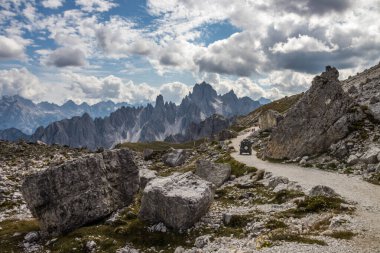 Dolomitlerdeki Dağ Yolu Tre Cime di Lavaredo