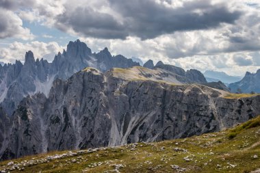 Dolomitlerdeki Dağ Yolu Tre Cime di Lavaredo