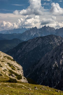 Dolomitlerdeki Dağ Yolu Tre Cime di Lavaredo