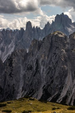 Dolomitlerdeki Dağ Yolu Tre Cime di Lavaredo