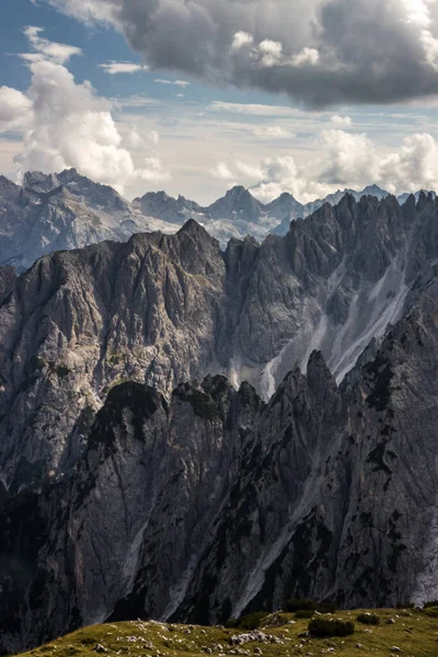 Dolomitlerdeki Dağ Yolu Tre Cime di Lavaredo