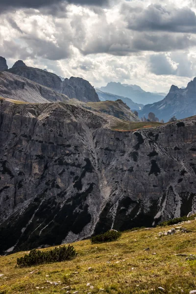 Dolomitlerdeki Dağ Yolu Tre Cime di Lavaredo