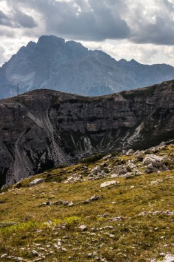 Dolomitlerdeki Dağ Yolu Tre Cime di Lavaredo