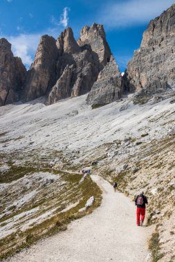 Dolomitlerdeki Dağ Yolu Tre Cime di Lavaredo