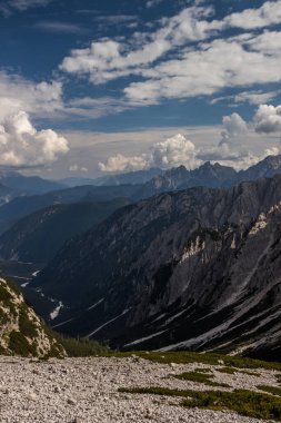 Dolomitlerdeki Dağ Yolu Tre Cime di Lavaredo